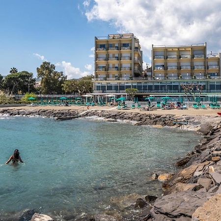 Hotel Bellevue Et Mediterranee دْيانو مارينا المظهر الخارجي الصورة