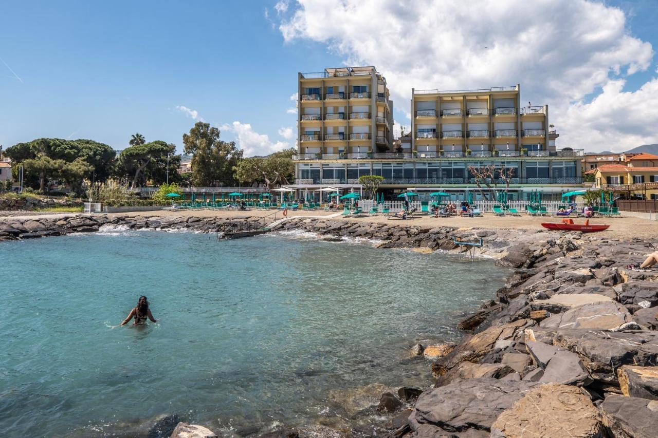 Hotel Bellevue Et Mediterranee دْيانو مارينا المظهر الخارجي الصورة