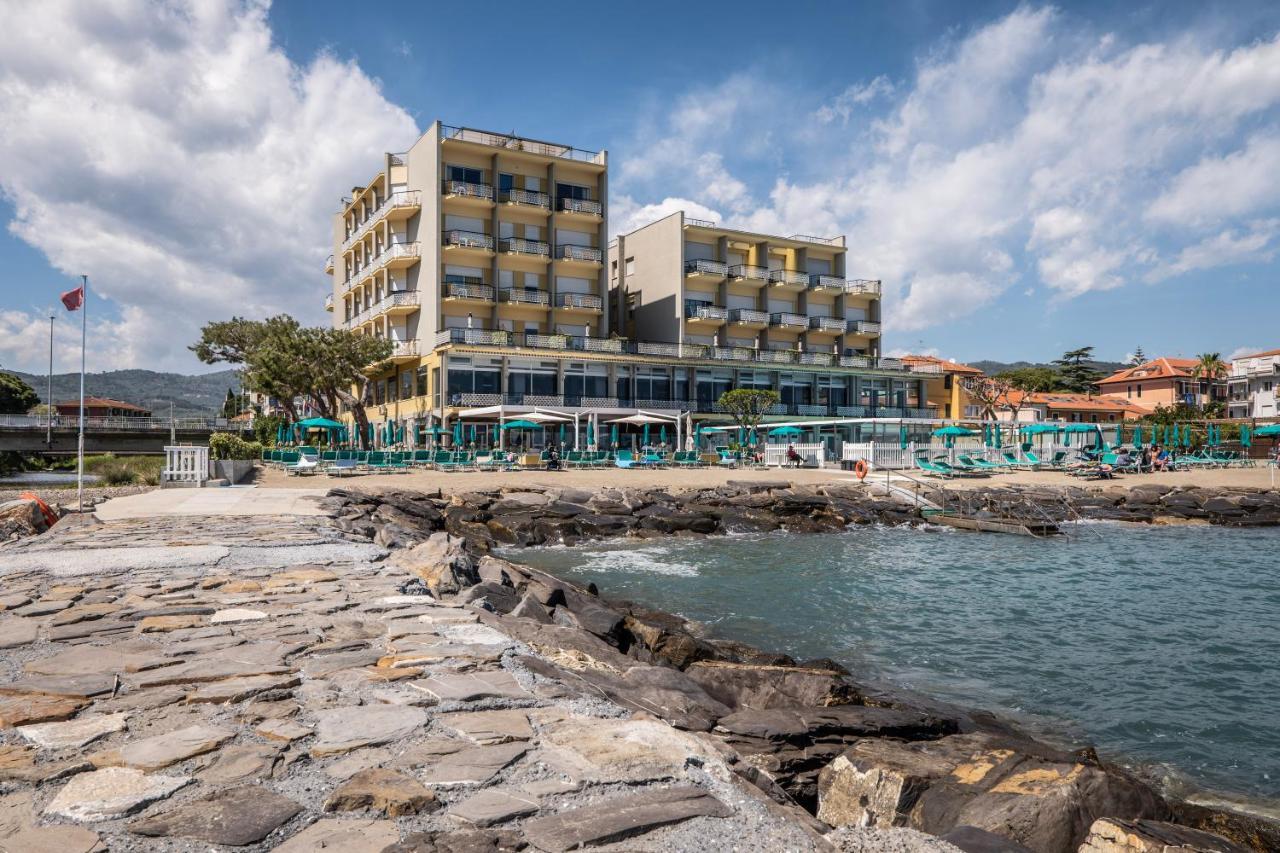 Hotel Bellevue Et Mediterranee دْيانو مارينا المظهر الخارجي الصورة