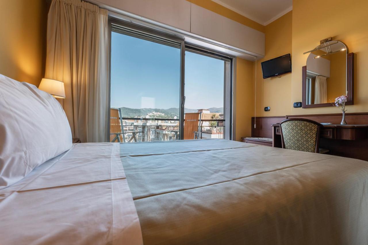 Hotel Bellevue Et Mediterranee دْيانو مارينا المظهر الخارجي الصورة