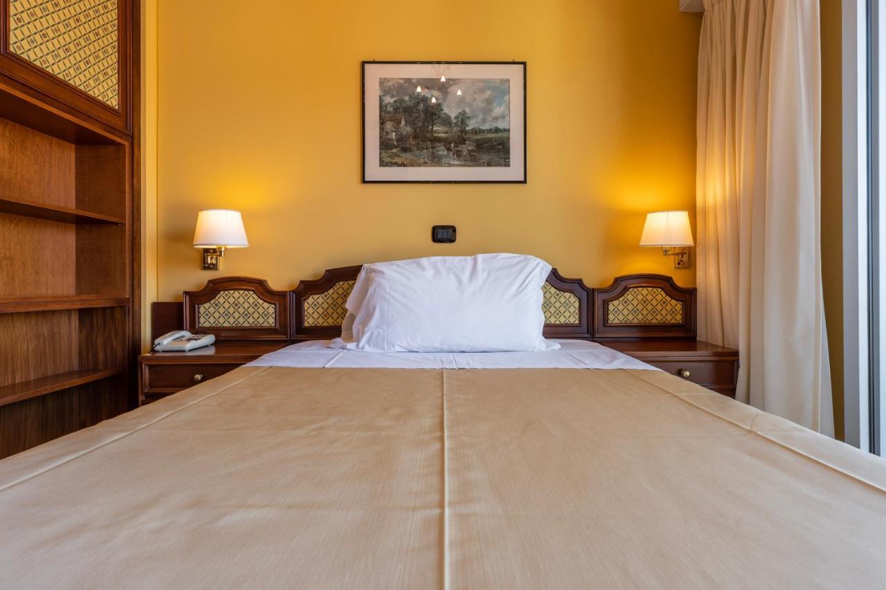 Hotel Bellevue Et Mediterranee دْيانو مارينا المظهر الخارجي الصورة
