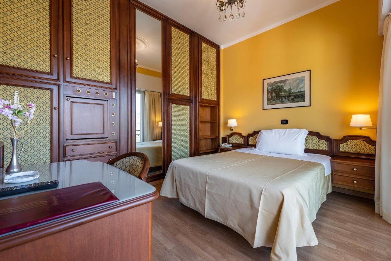 Hotel Bellevue Et Mediterranee دْيانو مارينا المظهر الخارجي الصورة