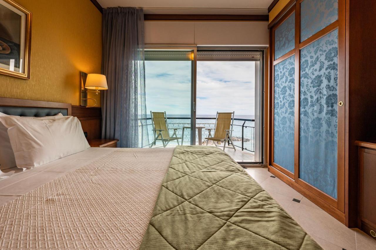 Hotel Bellevue Et Mediterranee دْيانو مارينا المظهر الخارجي الصورة