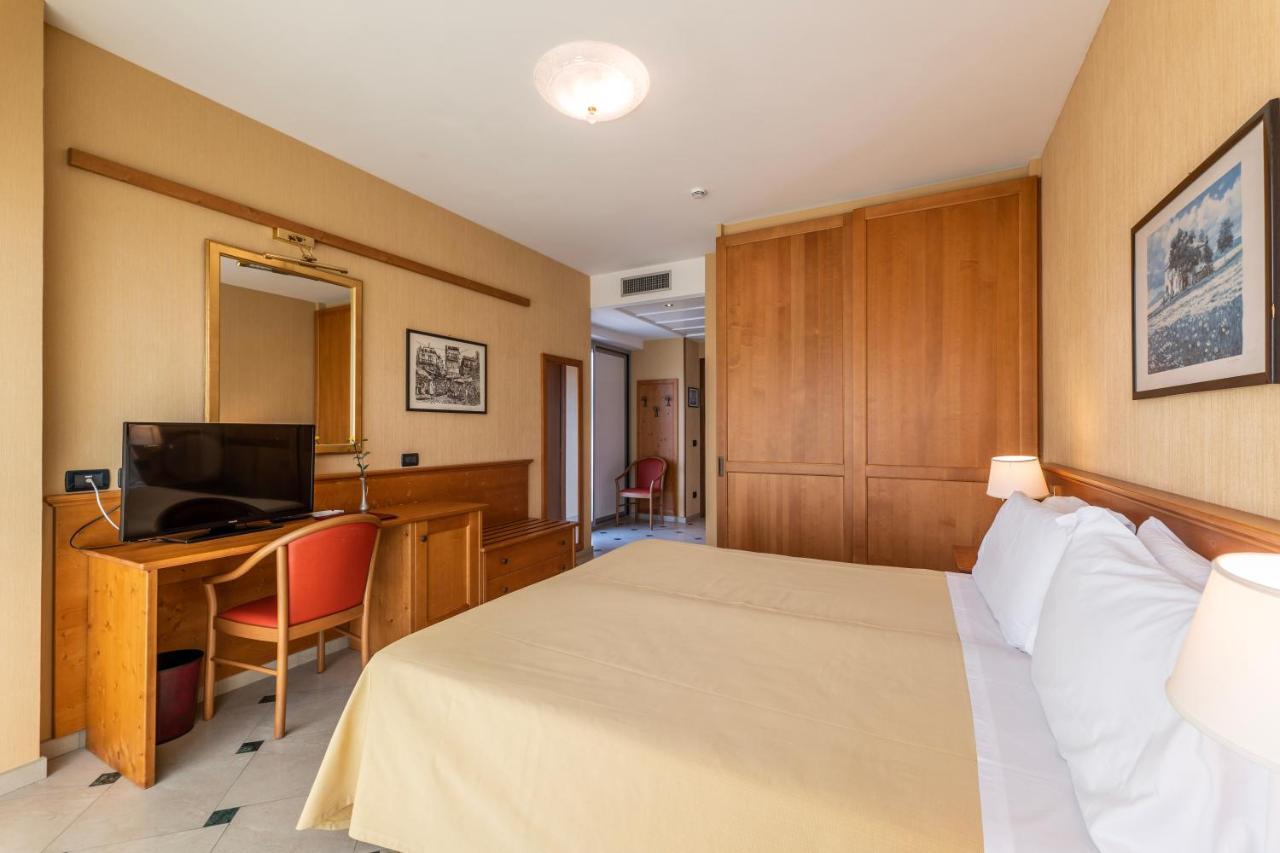 Hotel Bellevue Et Mediterranee دْيانو مارينا المظهر الخارجي الصورة