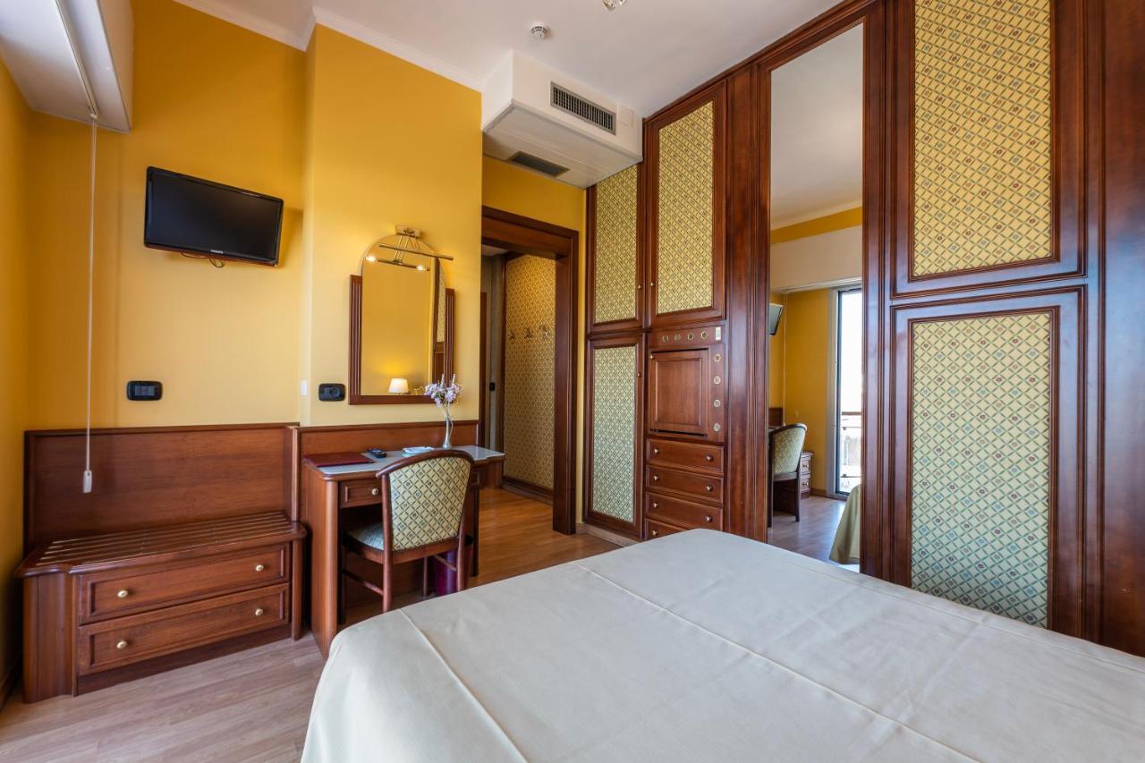 Hotel Bellevue Et Mediterranee دْيانو مارينا المظهر الخارجي الصورة
