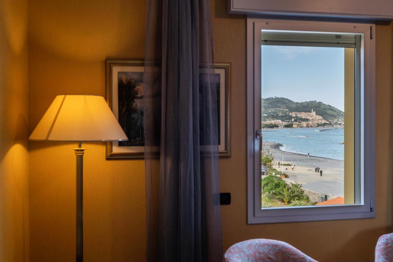 Hotel Bellevue Et Mediterranee دْيانو مارينا المظهر الخارجي الصورة