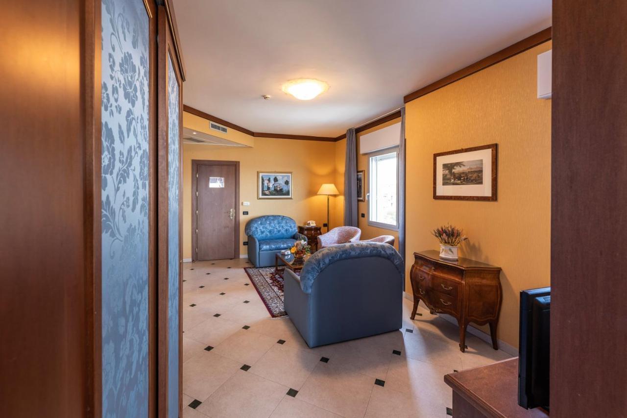 Hotel Bellevue Et Mediterranee دْيانو مارينا المظهر الخارجي الصورة
