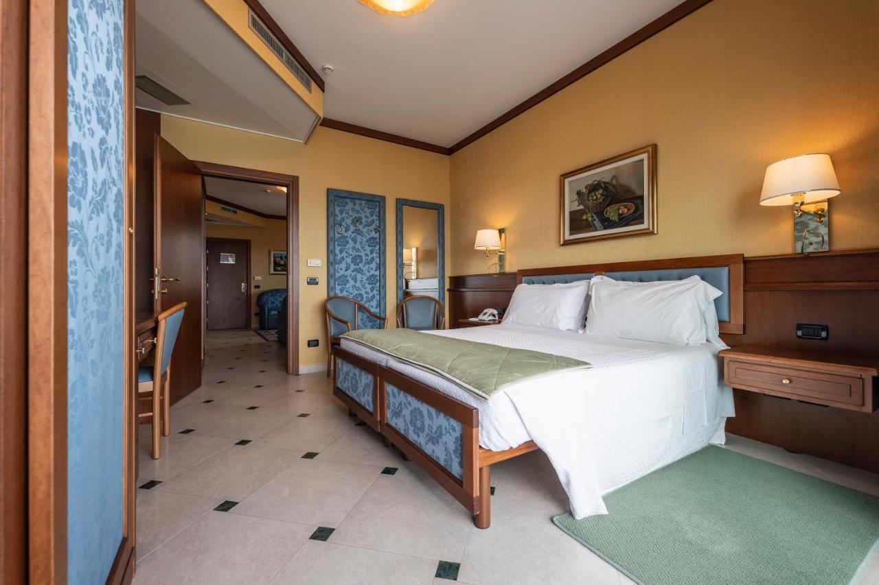 Hotel Bellevue Et Mediterranee دْيانو مارينا المظهر الخارجي الصورة