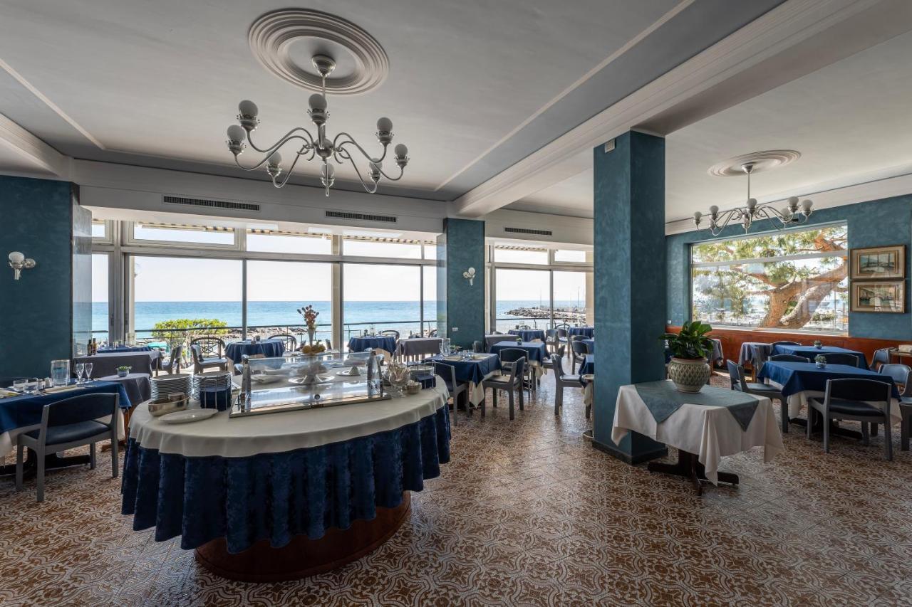 Hotel Bellevue Et Mediterranee دْيانو مارينا المظهر الخارجي الصورة