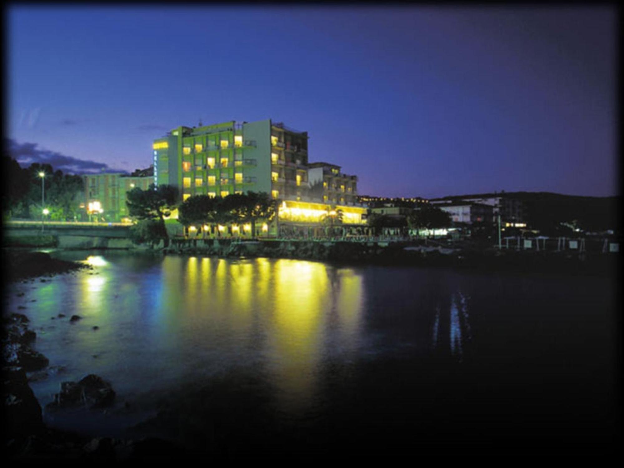 Hotel Bellevue Et Mediterranee دْيانو مارينا المظهر الخارجي الصورة