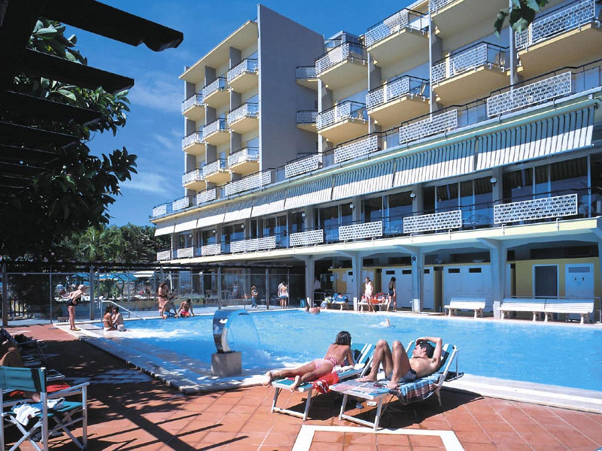 Hotel Bellevue Et Mediterranee دْيانو مارينا المظهر الخارجي الصورة
