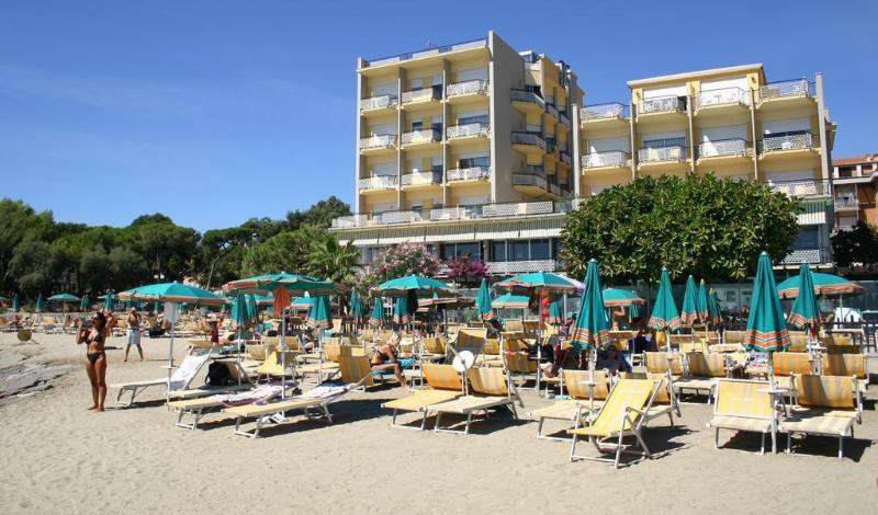 Hotel Bellevue Et Mediterranee دْيانو مارينا المظهر الخارجي الصورة