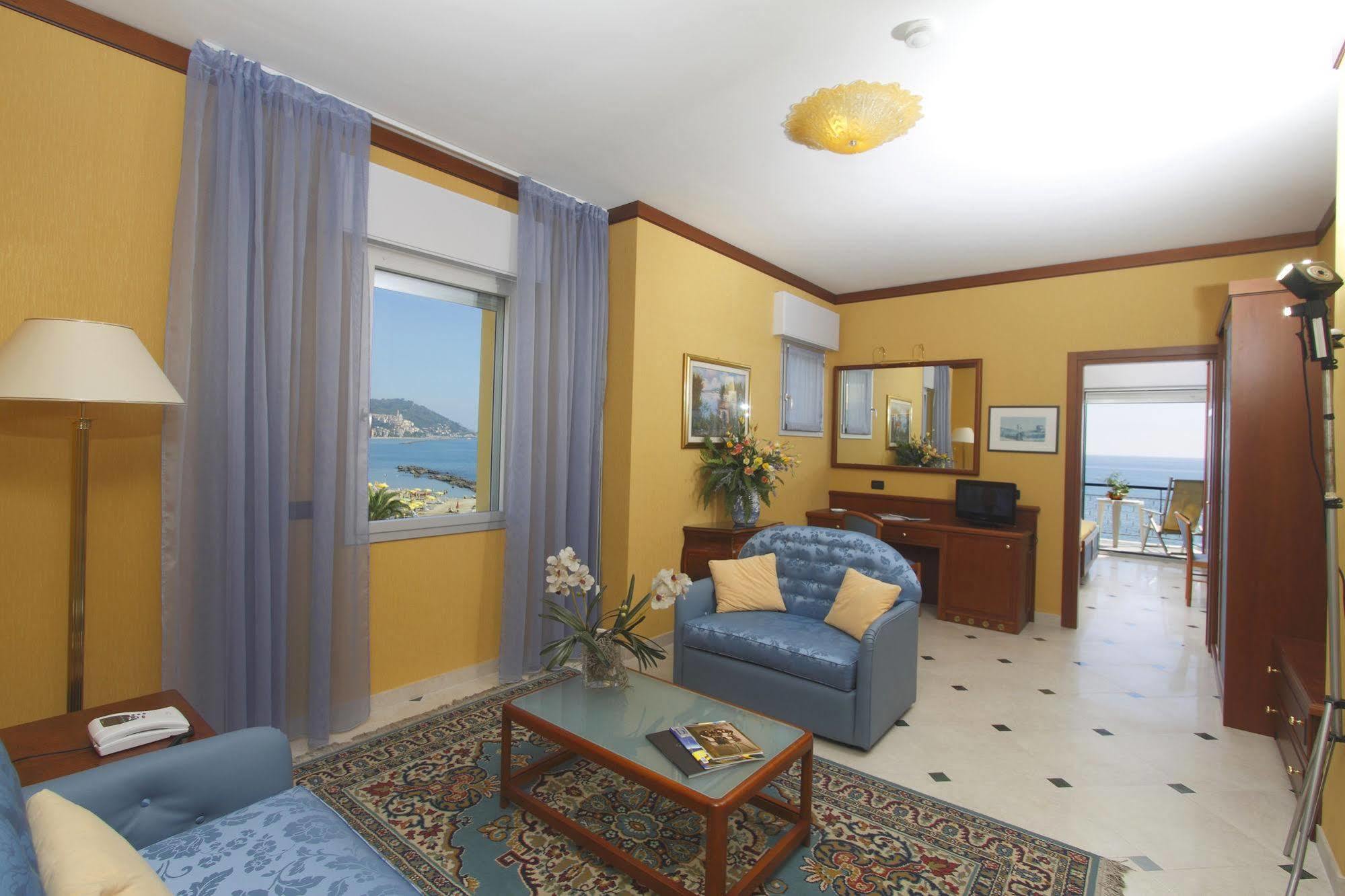 Hotel Bellevue Et Mediterranee دْيانو مارينا المظهر الخارجي الصورة