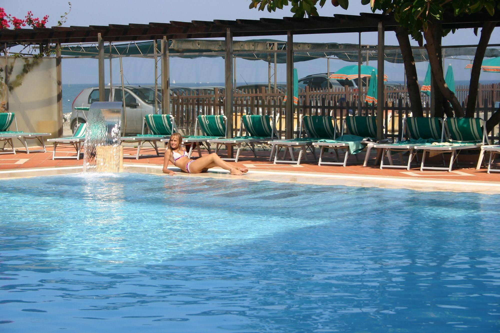 Hotel Bellevue Et Mediterranee دْيانو مارينا المظهر الخارجي الصورة