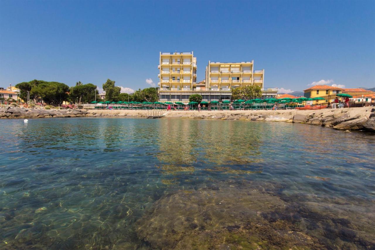 Hotel Bellevue Et Mediterranee دْيانو مارينا المظهر الخارجي الصورة