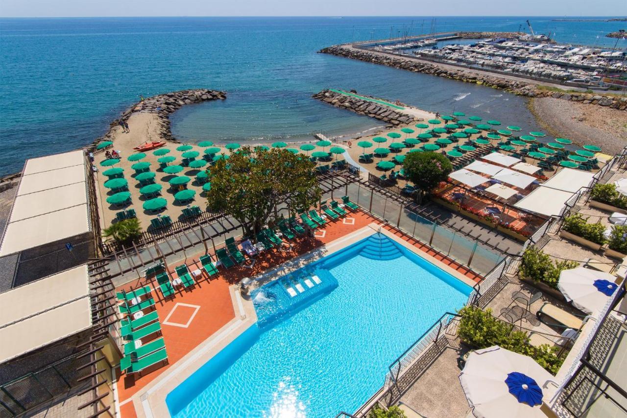 Hotel Bellevue Et Mediterranee دْيانو مارينا المظهر الخارجي الصورة